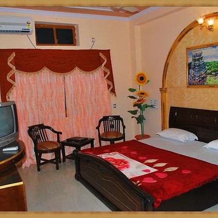 רישיקש Rishabh Grand Castle Resort מראה חיצוני תמונה